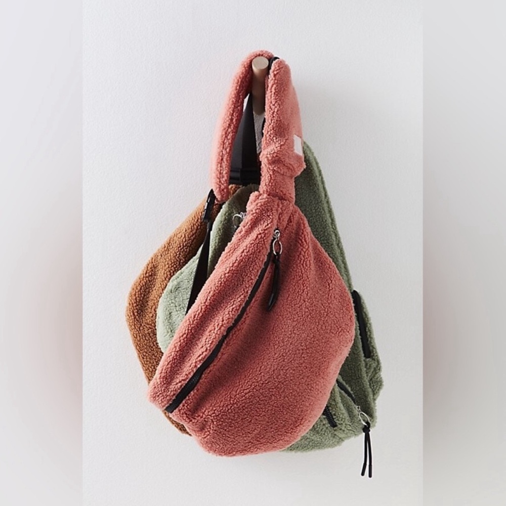 NWT FREE PEOPLE MOVEMENT OVERACHIEVER SHERPA SLING BAG - WINTER CORAL